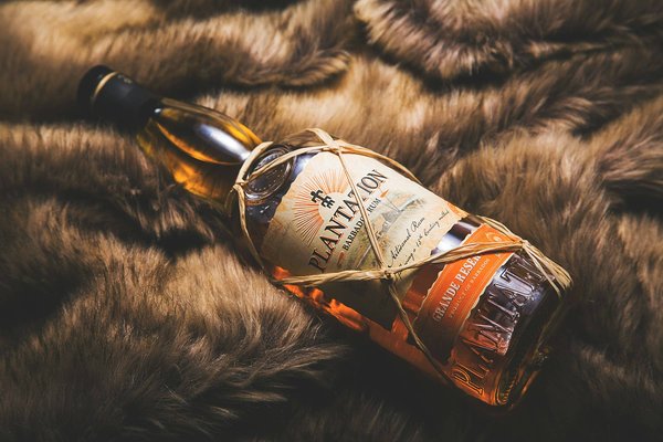 Où découvrir les secrets de la distillation du rhum aux Caraïbes ?